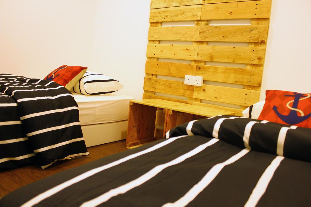 Roof Talk Theme Hostel Johor Bahru Habitación foto